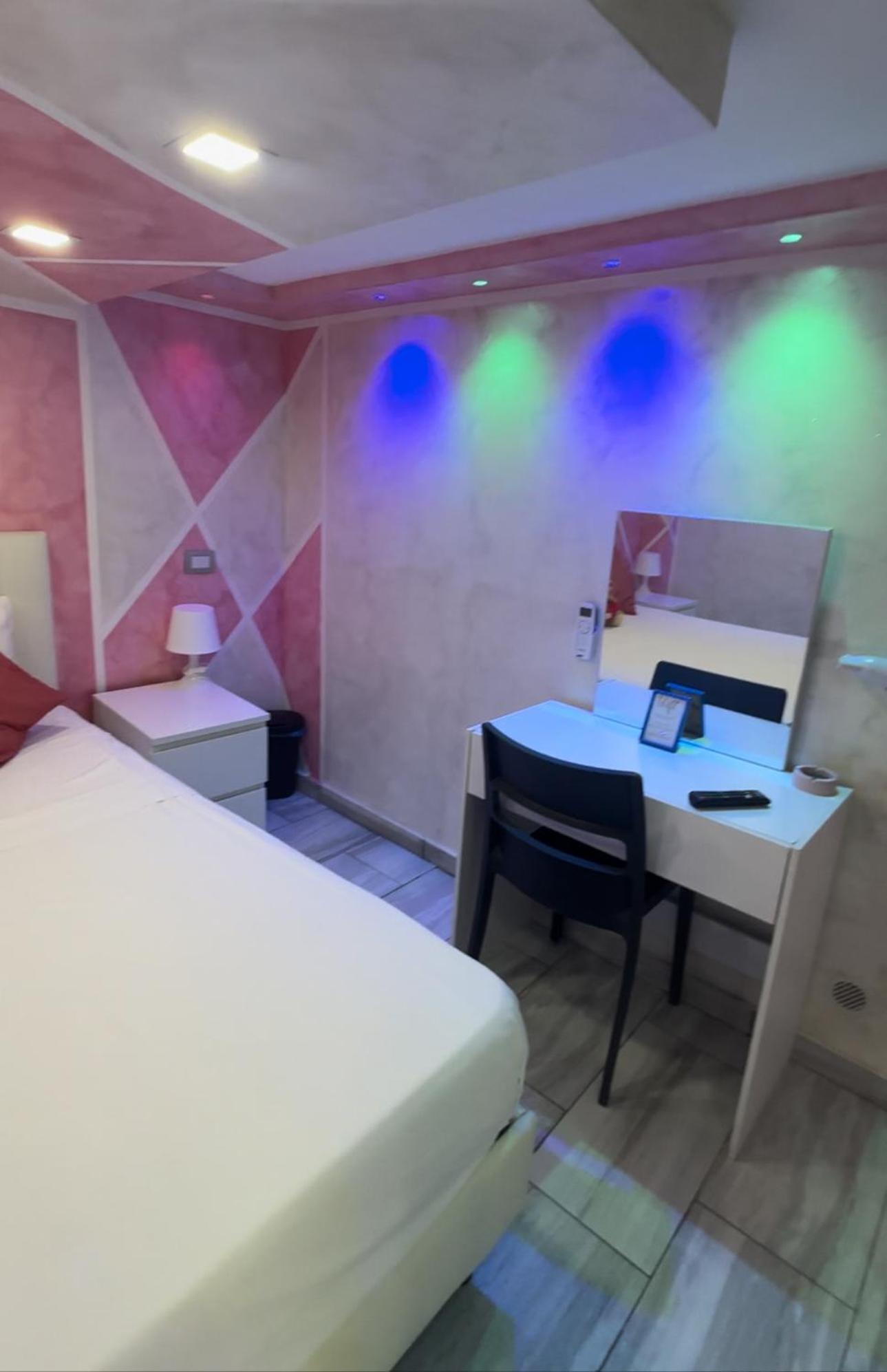Clopat Vacanze2023 Hotel Napoli Eksteriør billede